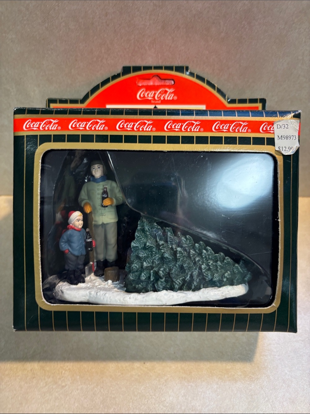 New Coca-Cola Coke Town Square Collection  CUTTING THE CHRISTMAS TREE 1996